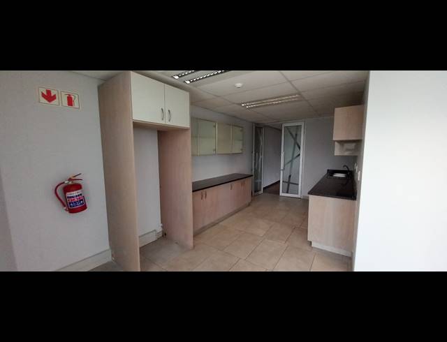 527M² OFFICE TO LET IN BRYANSTON